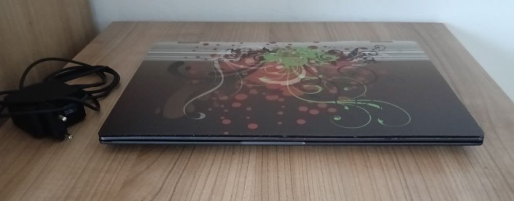 Konwertowalny laptop 360° Asus,  Core i3