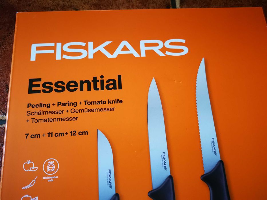 Zestaw 3 noży do warzyw FISKARS essential Nowy