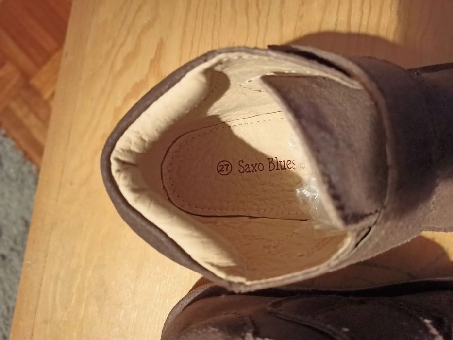 Botas castanhas em couro