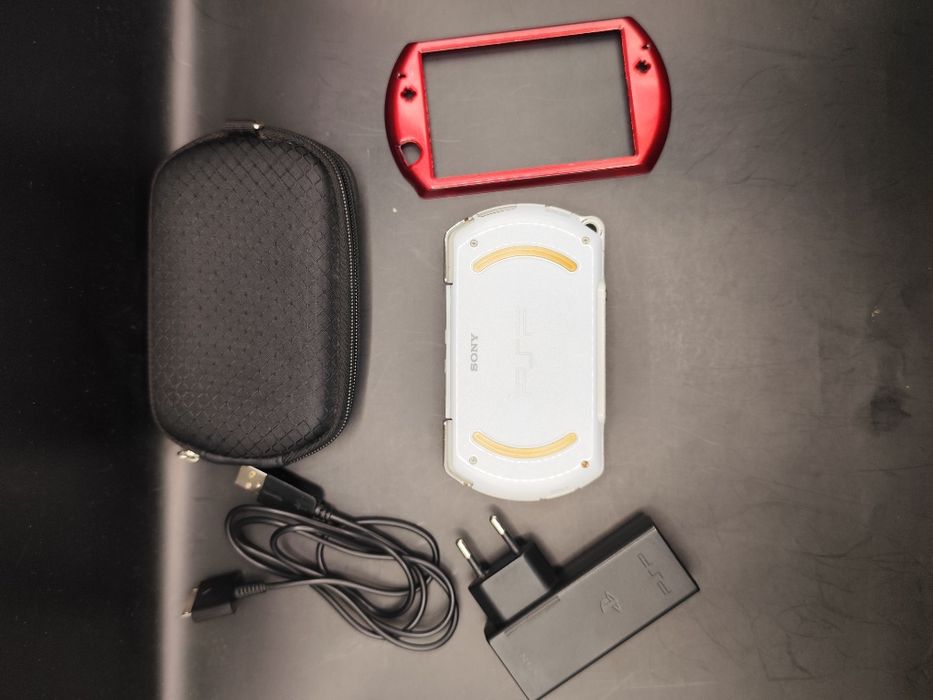 Sony PSP Go Pearl White (Desbloqueada) + Muitos Jogos + Acessórios