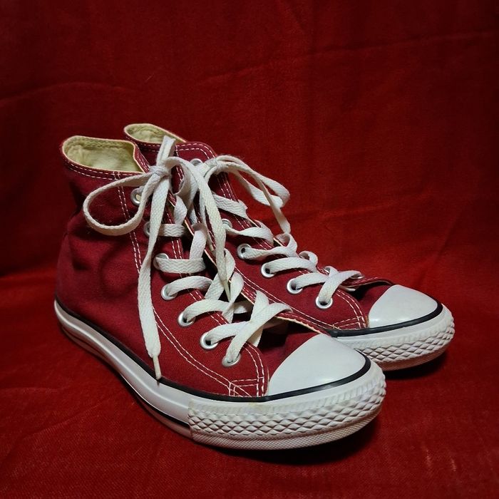 Оригінальні вишневі кеди конверси. 37 розмір
