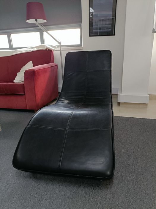 Cadeirão Chaise Longue Preta em Pele Genuína