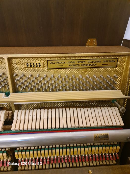 Piano com pouco uso