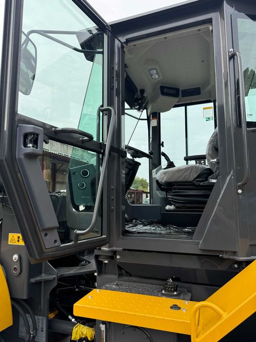 Фронтальний навантажувач XCMG XC938 погрузчик 3.5 тон