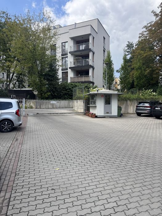 Wynajmę 2 miejsca parkingowe