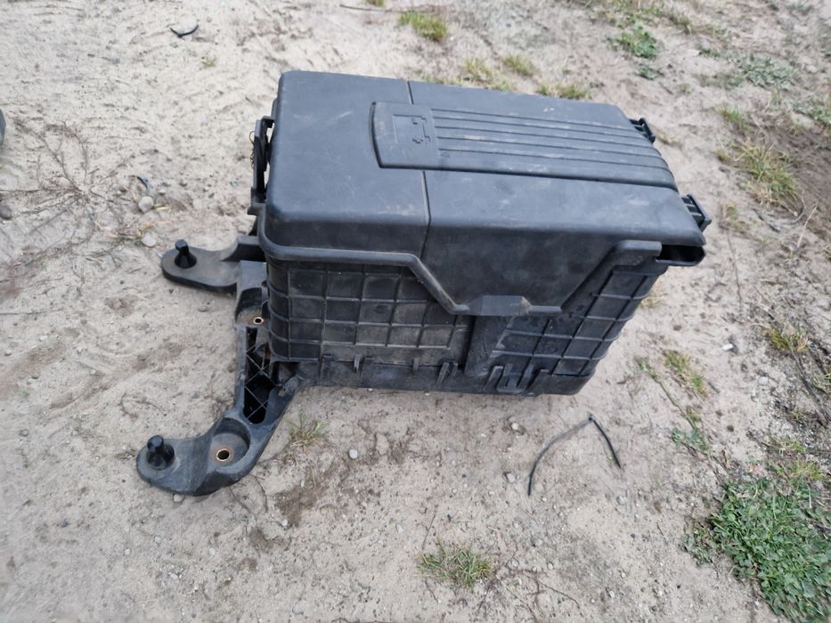 Oryginalna podstawa akumulatora VW Passat b6 2.0 tdi komplet