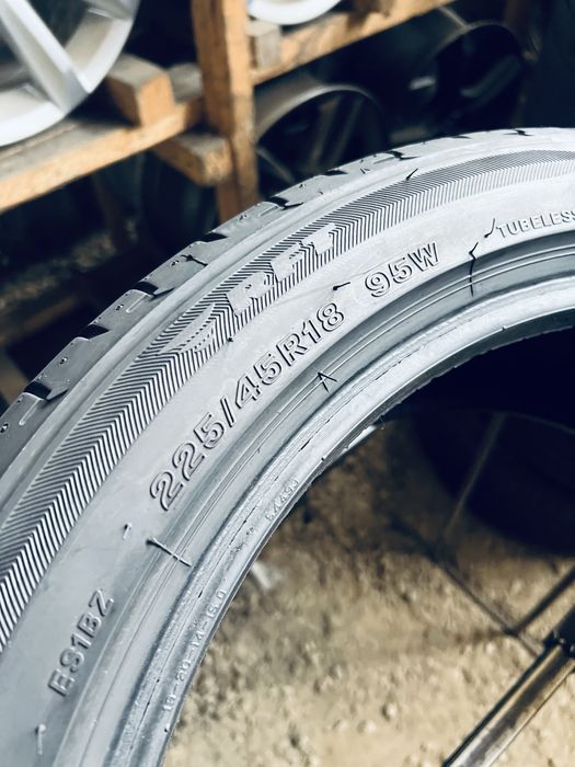 Шини Різноширокі Літні 225 45 18+255 40 18 Bridgestone PotenzaS001 4шт