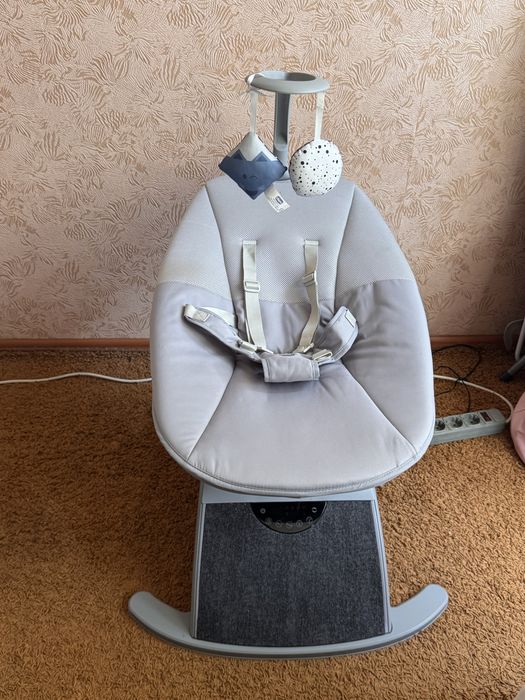 Заколисуючий центр Chicco Comfy Wave