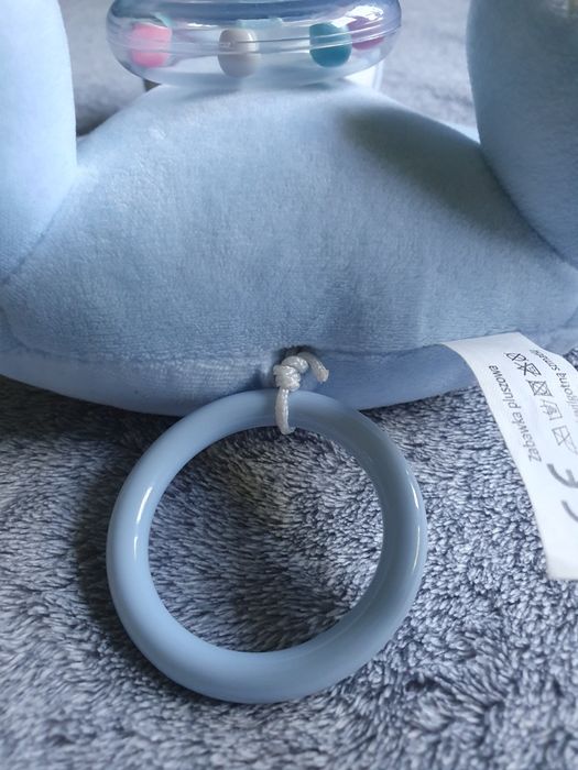 Pozytywka Tulilo miś kotek błękitny z grzechotką jak nowa 22cm