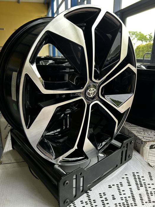 Nowe felgi aluminiowe Toyota 17 cali
