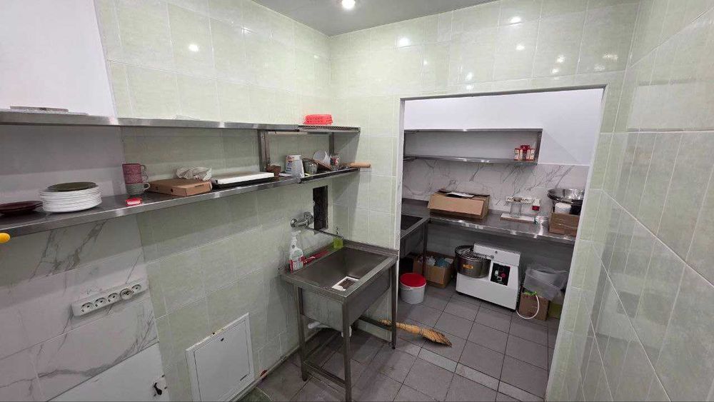 Велике комерційне приміщення в хорошій локації. Богородчани