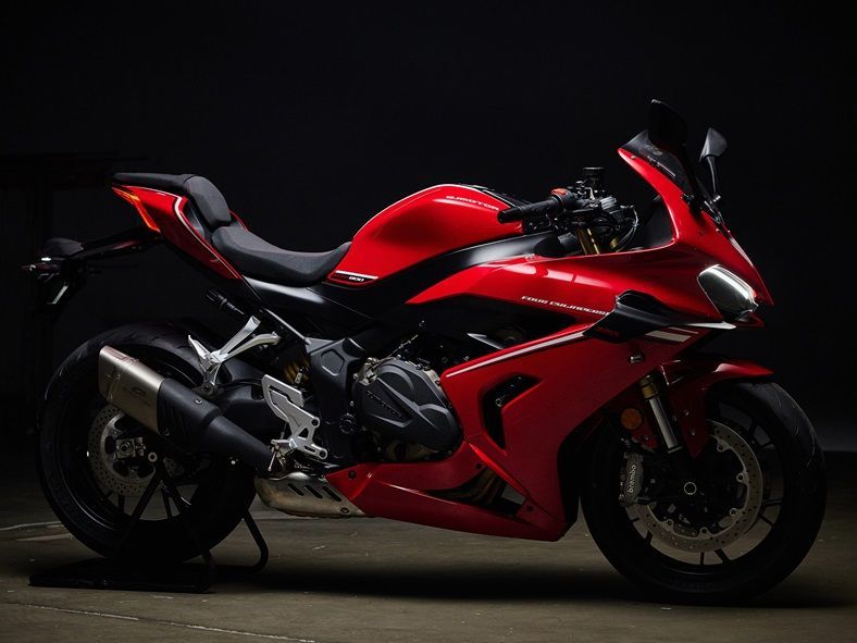 QJMOTOR SRK 800RR QJMotor SRK 800RR Quickshifter ride by wire Aluminiowa rama Demo