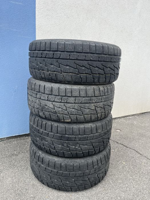 Зимові шини . 225 /40 R18
