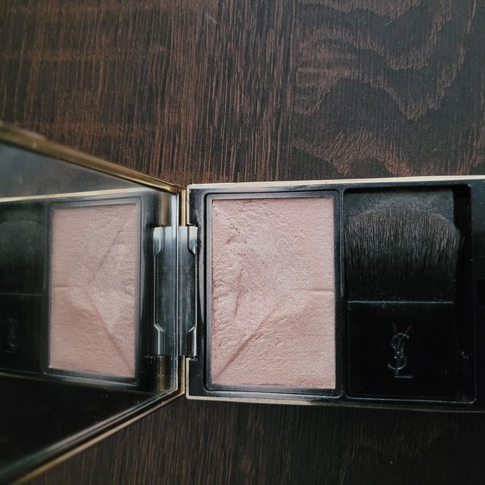 Sprzedam  rozświetlacz YSL