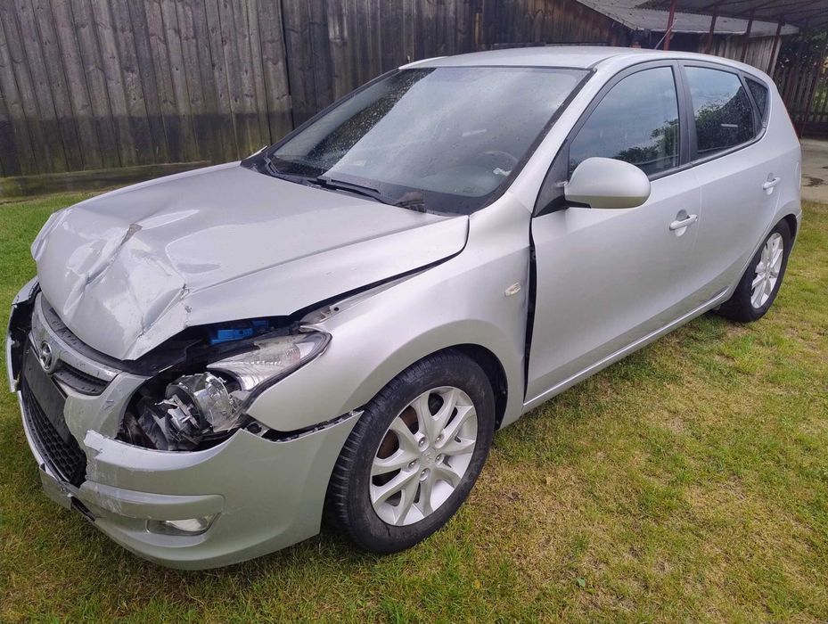 Hyundai i30 2.0 benzyna z gaze. po kolizji. Mega stan