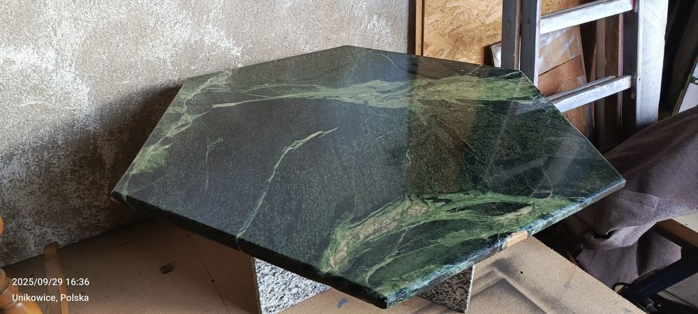 Stolik kawowy blat z marmuru zielonego