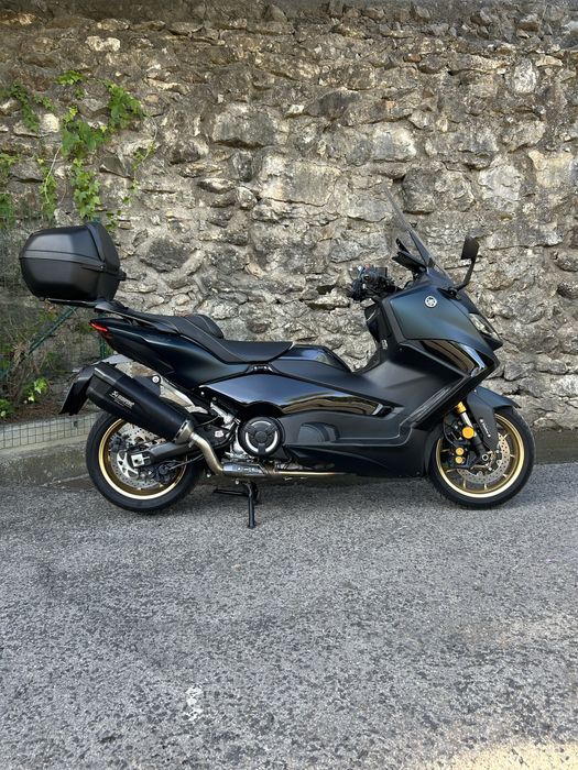 Com apenas 300 kms - T-Max 560 Tech Max