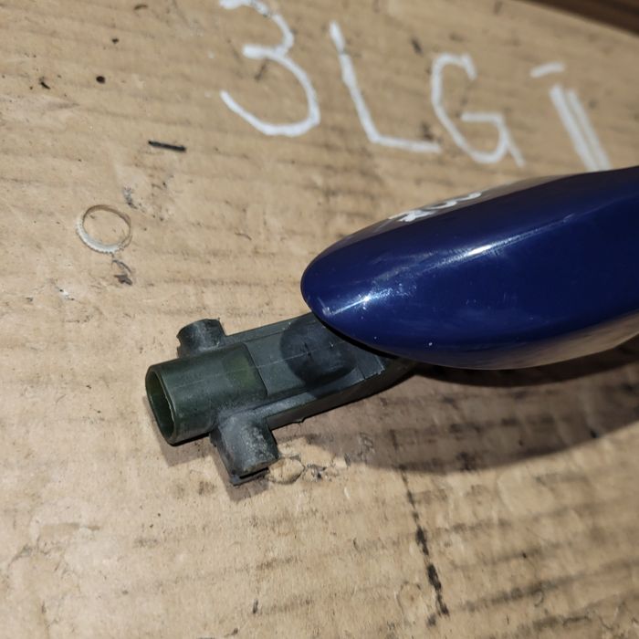 Klamka zewnętrzna drzwi Keyless Go przód lewy vw passat b6 2008r LA5E