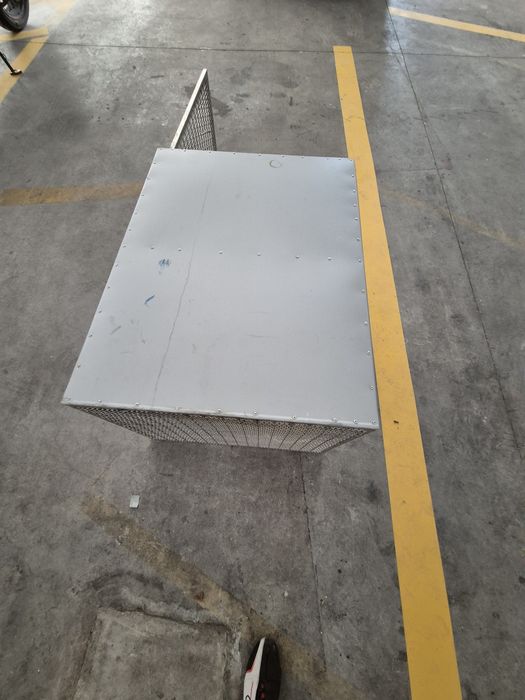 Vendo casota de cão para viagem ou para ter em casa de inox