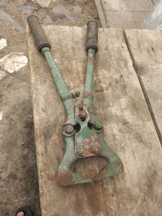 Кусачки для відкушування ратиць ВРХ