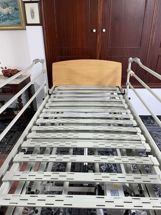 Cama Articulada com Elevador , completamente nova