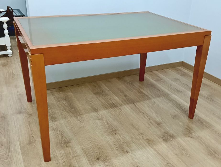 Mesa de jantar - cerejeira