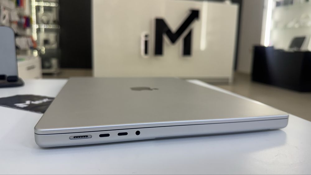 MacBook Pro 16” M4 Pro 24/512Gb Silver АКБ 99% стан нового MX2T3 MX2X3 за 1390€