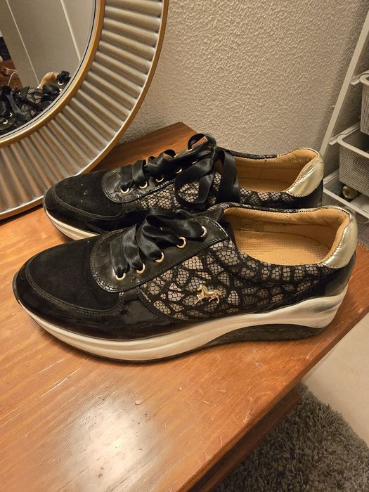 Tenis Cavalinho 40 preto e dourado