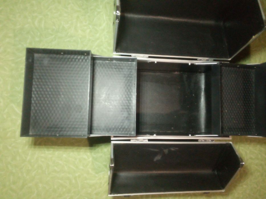 Чемодан мастера маникюра/парикмахера