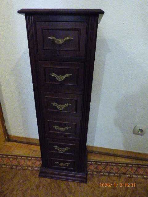 Pequeno móvel com 6 pequenas gavetas