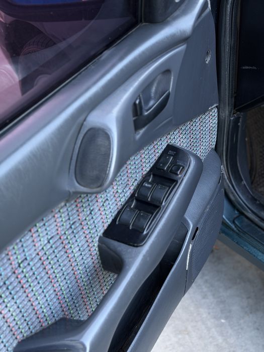 Toyota Carina E 1.6 бензин