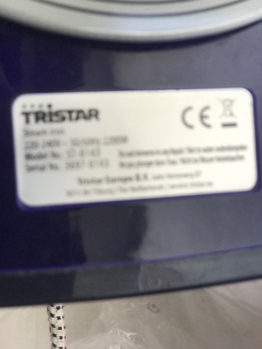 Dois ferros de emgomar a vapor