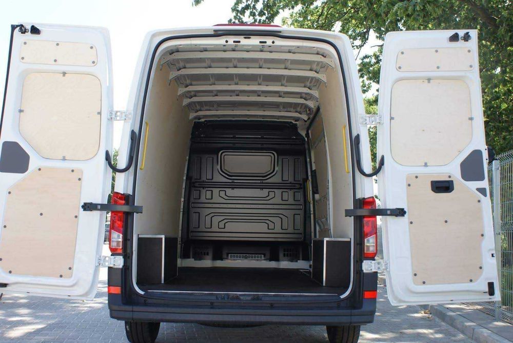 Zabudowa sklejkowa busa Volkswagen Crafter dł. 4,30