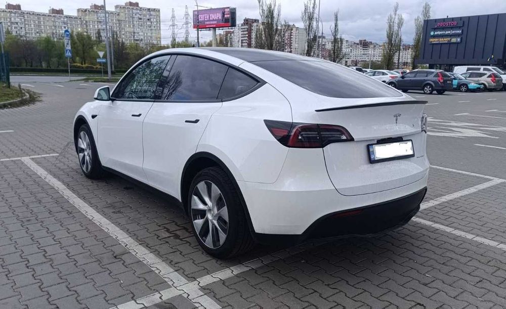 Продам Tesla Y 2024 рік Long Range Dual Motor Ціла безпека!Ціле авто!