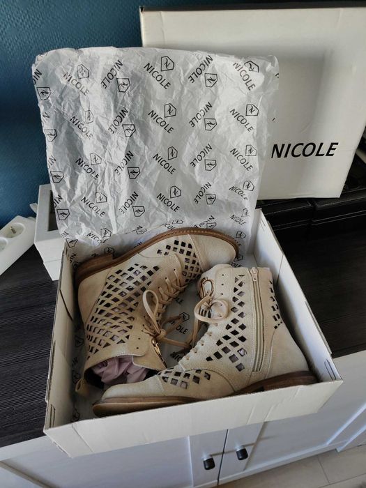 Wiosenno letnie skórzane ażurowe botki Nicole