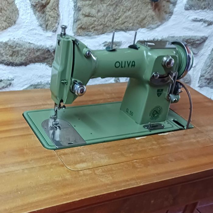 Máquina de costura Oliva