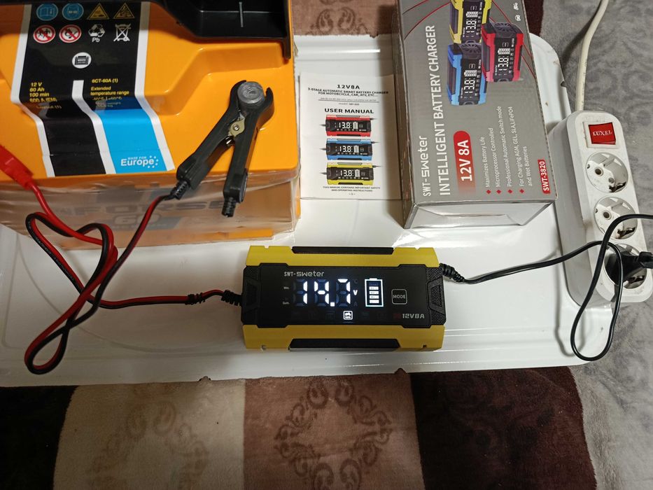 зарядное устройство 12V 8A SWT-3820 для авто зарядка желтый