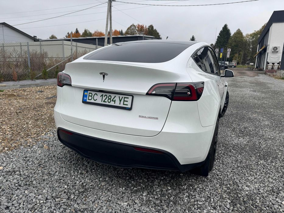Tesla model Y Performance 2023