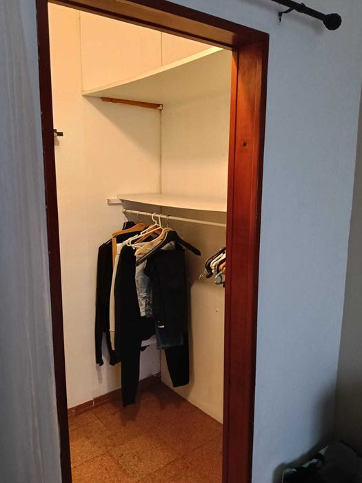 Alugo quarto em apto t-2 ao ano