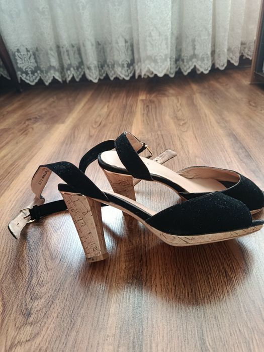 Босоніжки стильні