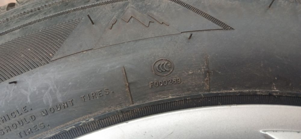 Opony zimowe z felgami 155/65R13 zeetex