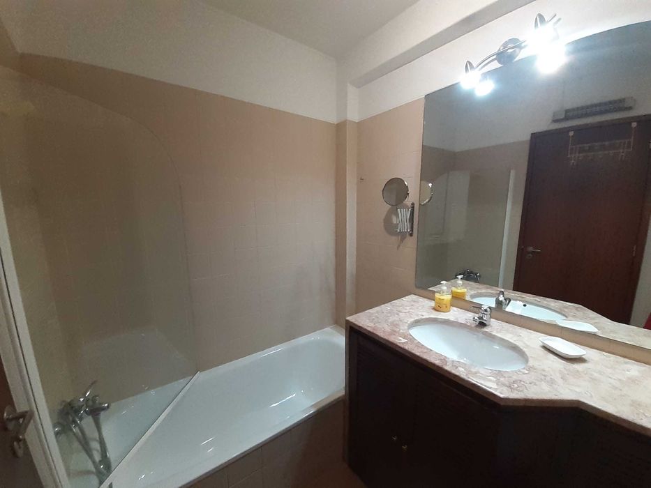 Vende-se T2  lugar de garagem e arrumos Matosinhos