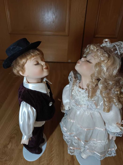 Casal de Bonecas de Porcelana – Amor intemporal