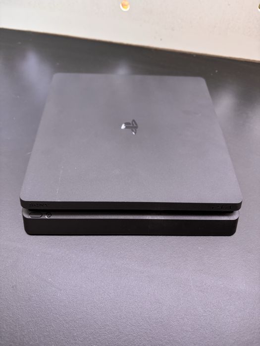 Consola ps4 e comandos originais