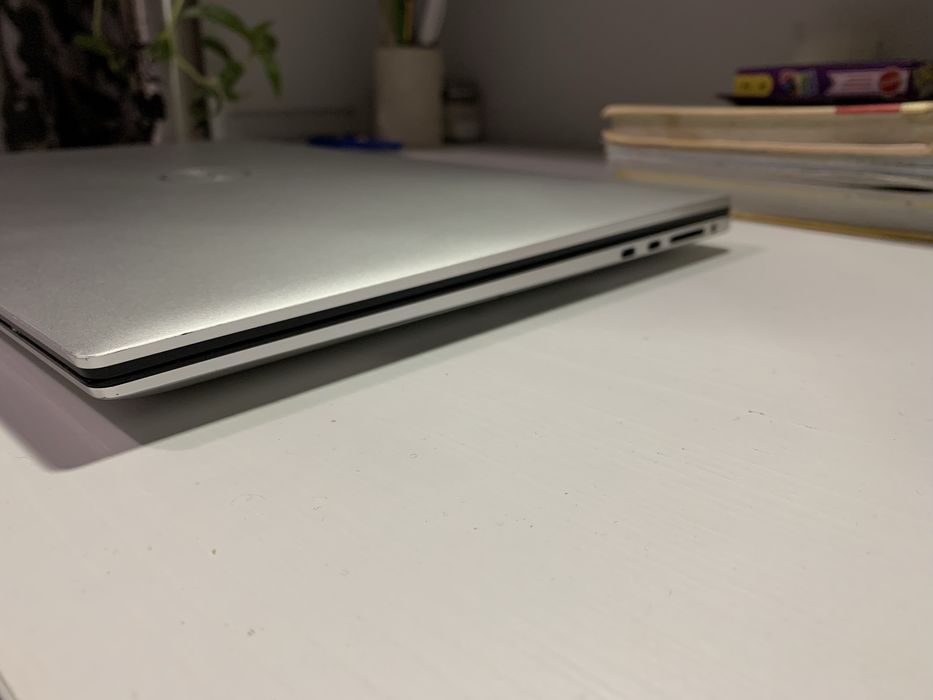 Dell xps 9710 4K 1.2Tb ssd 64gb  i-7 ігровий ноут 17дюймів екран