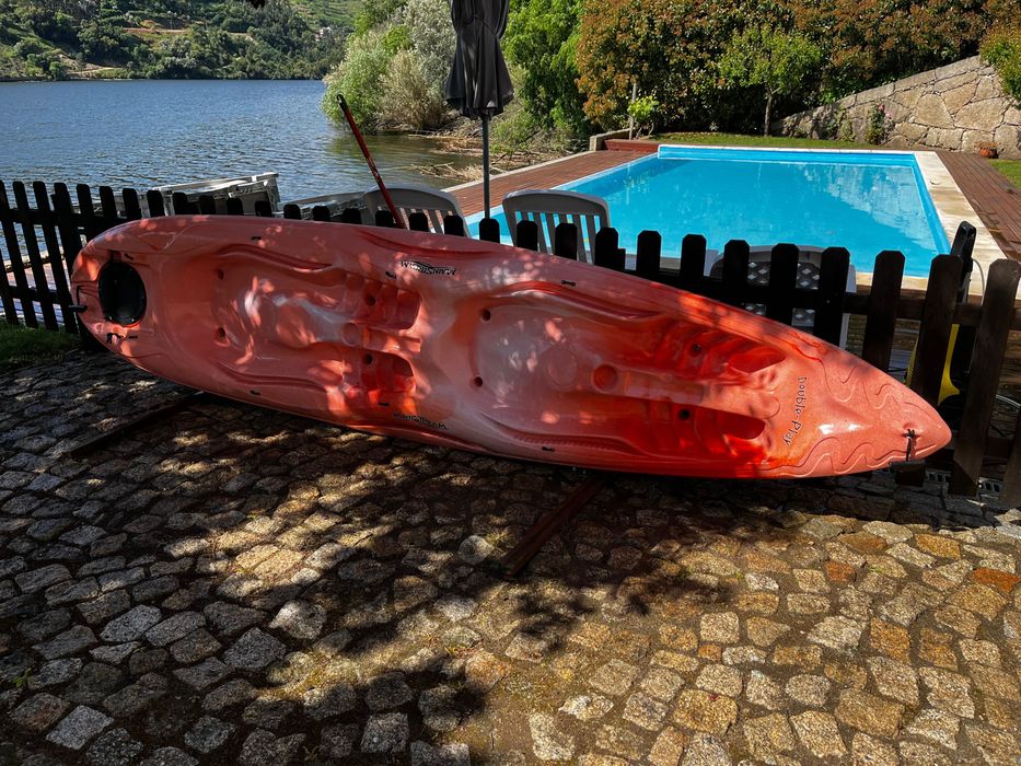 Par de Skis  Aquaticos  e Boia de Tracção e Canoa de rio de 2 lugares