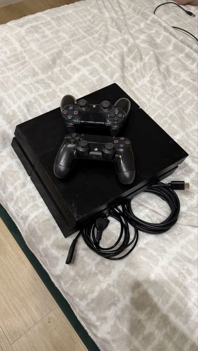 Продам PS 4 + 2 джойстика