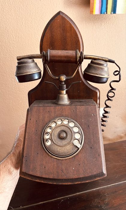 Telefone antigo de parede