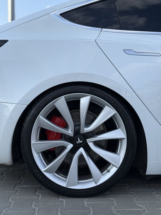 Tesla model 3 Performance