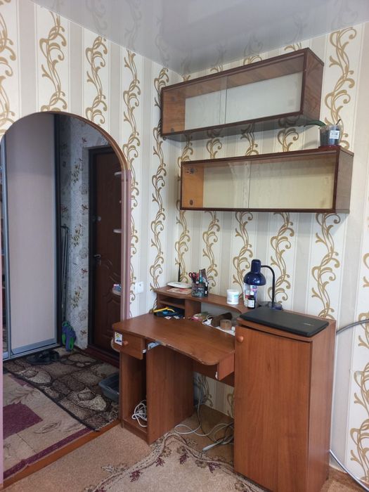 Здається кімната в гуртожитку з комунальними